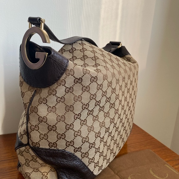 Large GUCCI GG Canvas Shoulder Bag - Picture 9 of 16